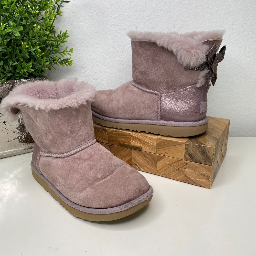 Girls UGG Mini Bailey Bow Glitz‎ Boots Purplish-Pink Sheepskin Fur Lined Size 4